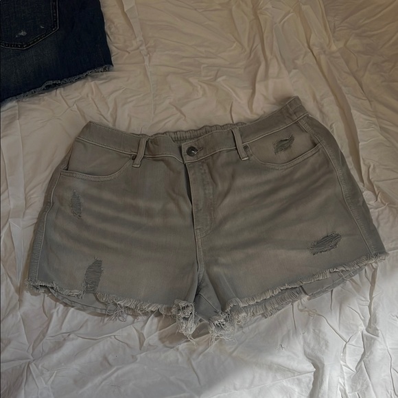 NWT Aerie Women's Distressed Gray Denim Shorts - Large - Picture 1 of 4